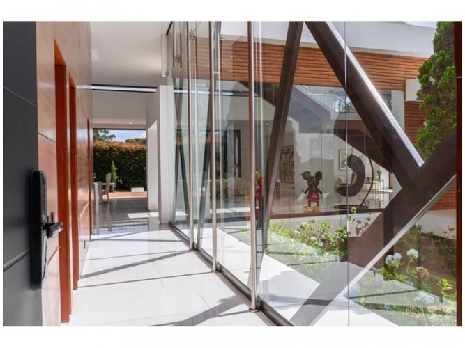 Casa de 4 alcobas en venta en El Poblado, Envigado, 1783 m² · foto 19 de 24