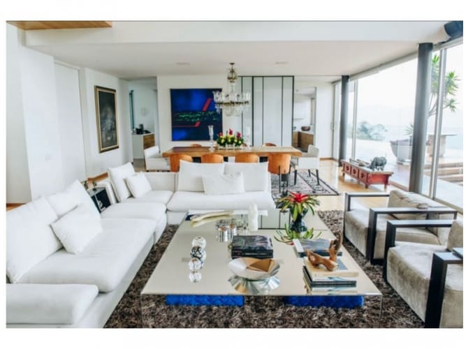 Casa de 4 alcobas en venta en El Poblado, Medellín · foto 2 de 17