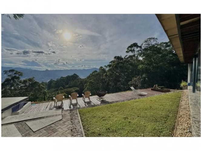 Casa de 3 alcobas en venta en San Lucas, Medellín, 412 m² · foto 4 de 21