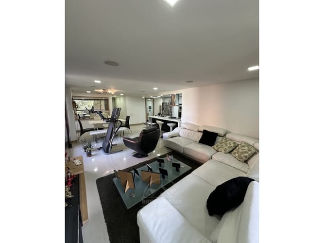 Apartamento de 2 alcobas en venta en El Poblado, Medellín, 112 m² · foto 2 de 6