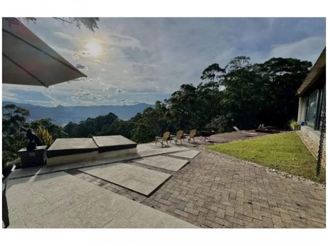 Casa de 3 alcobas en venta en San Lucas, Medellín, 412 m² · foto 9 de 21