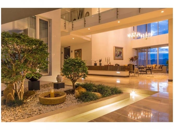 Casa de 4 alcobas en venta en El Poblado, Medellín, 738 m² · foto 5 de 14