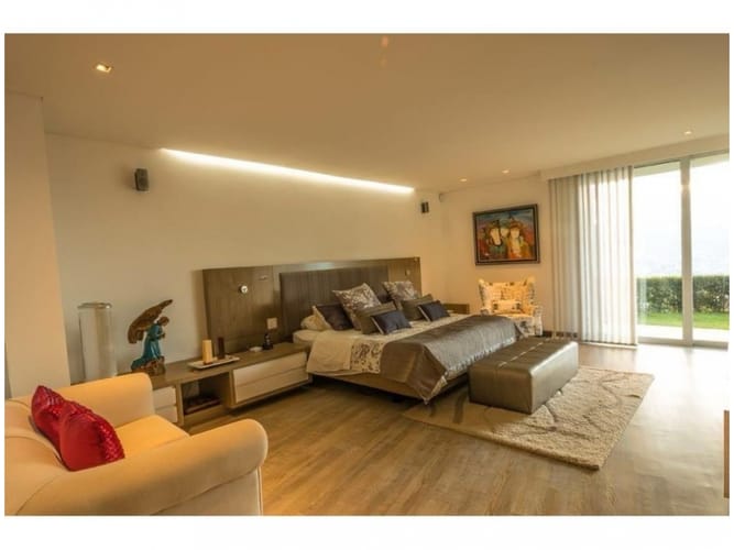 Casa de 4 alcobas en venta en El Poblado, Medellín, 738 m² · foto 8 de 14