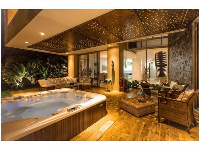 Casa de 4 alcobas en venta en El Poblado, Medellín, 738 m² · foto 9 de 14