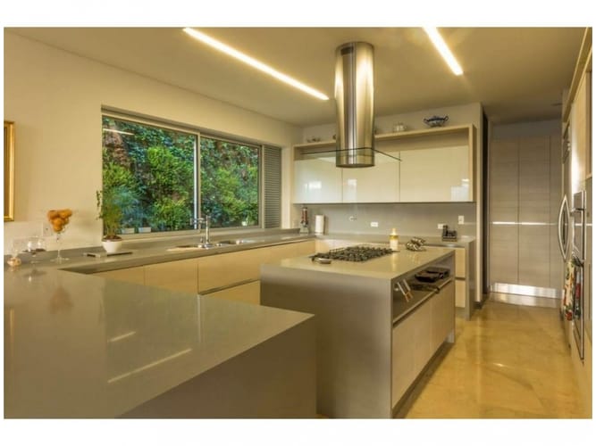 Casa de 4 alcobas en venta en El Poblado, Medellín, 738 m² · foto 11 de 14