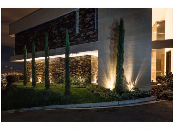 Casa de 4 alcobas en venta en El Poblado, Medellín, 738 m² · foto 12 de 14