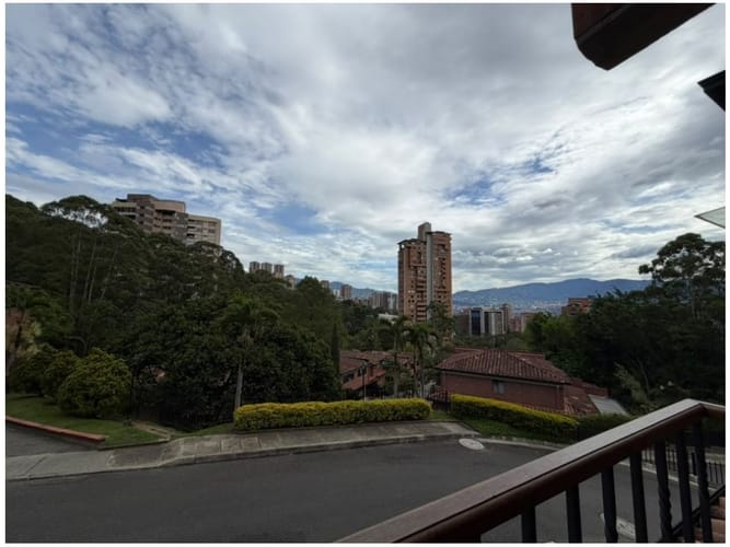 Casa de 4 alcobas en venta en El Poblado, Medellín, 350 m² · foto 6 de 24