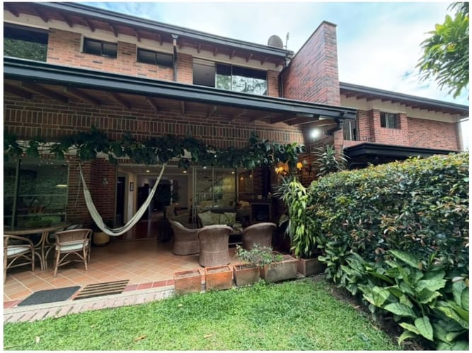 Casa de 4 alcobas en venta en El Poblado, Medellín, 350 m² · foto 8 de 24