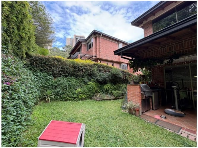 Casa de 4 alcobas en venta en El Poblado, Medellín, 350 m² · foto 9 de 24