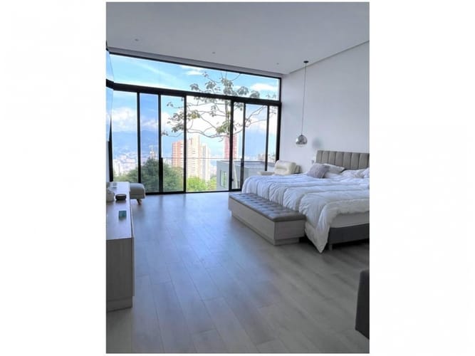 Casa de 5 alcobas en venta en El Poblado, Medellín, 1500 m² · foto 8 de 16