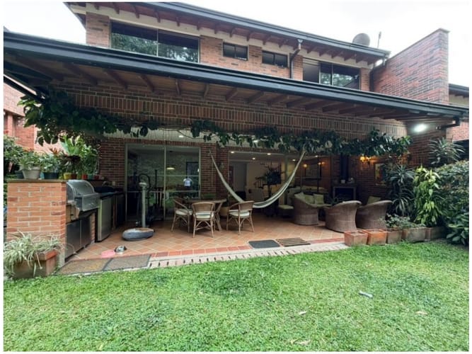 Casa de 4 alcobas en venta en El Poblado, Medellín, 350 m² · foto 13 de 24