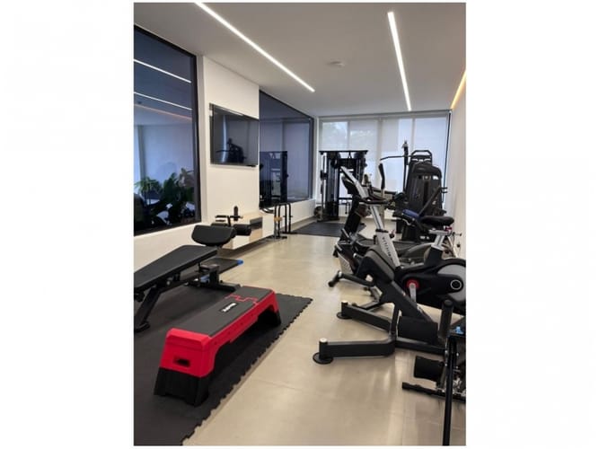 Casa de 5 alcobas en venta en El Poblado, Medellín, 1500 m² · foto 11 de 16