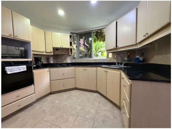 Casa de 4 alcobas en venta en El Poblado, Medellín, 350 m² · foto 15 de 24