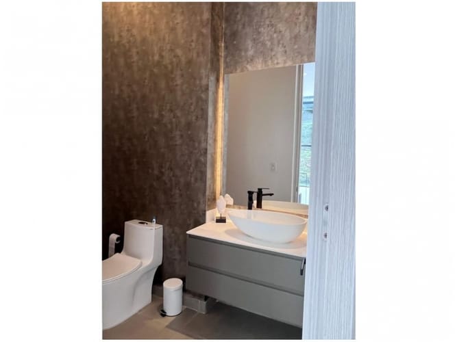 Casa de 5 alcobas en venta en El Poblado, Medellín, 1500 m² · foto 12 de 16
