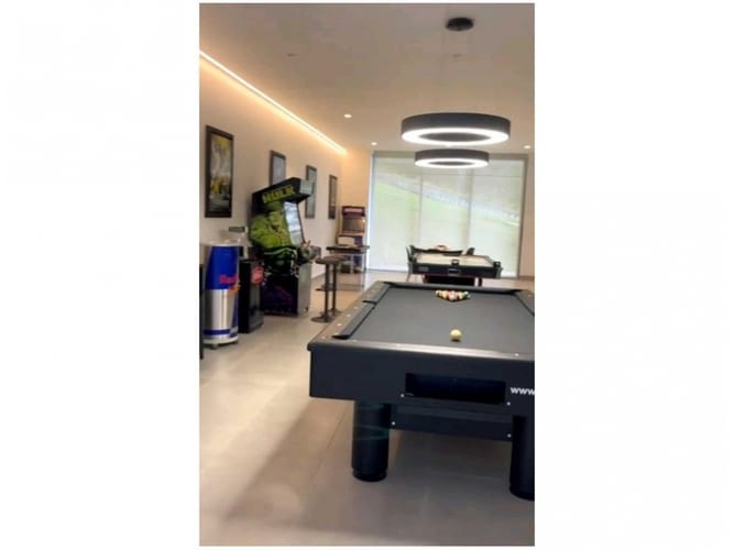 Casa de 5 alcobas en venta en El Poblado, Medellín, 1500 m² · foto 13 de 16