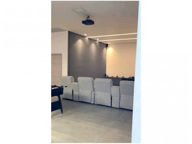 Casa de 5 alcobas en venta en El Poblado, Medellín, 1500 m² · foto 14 de 16
