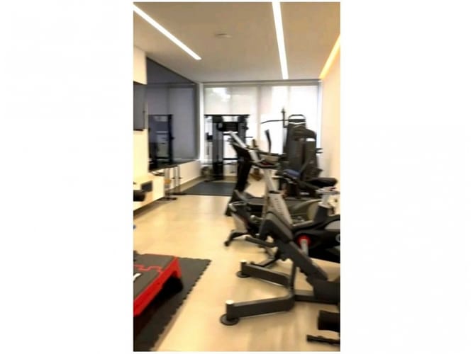 Casa de 5 alcobas en venta en El Poblado, Medellín, 1500 m² · foto 15 de 16