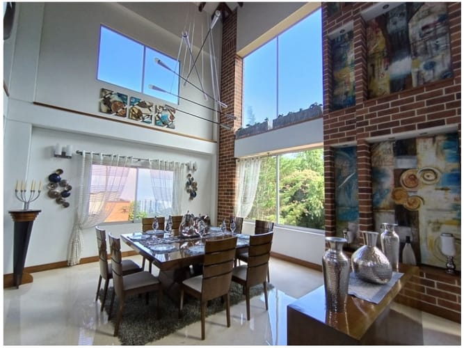 Casa de 5 alcobas en venta en Loma Del Chocho, Envigado, 656 m² · foto 3 de 24