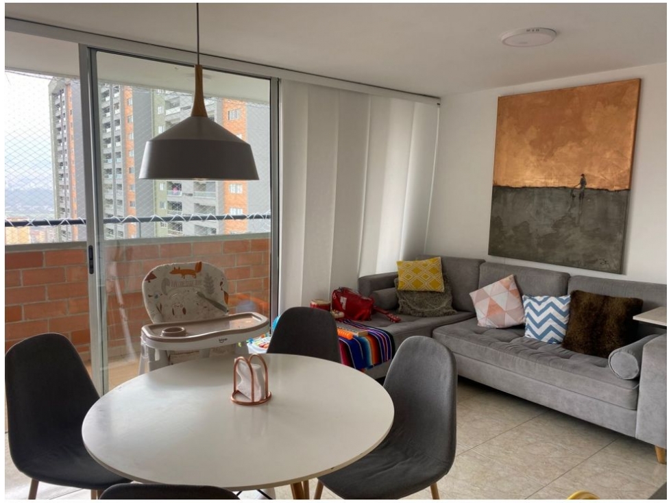 Apartamento en venta en Loma De Los Bernal, Medellín · foto 2 de 17