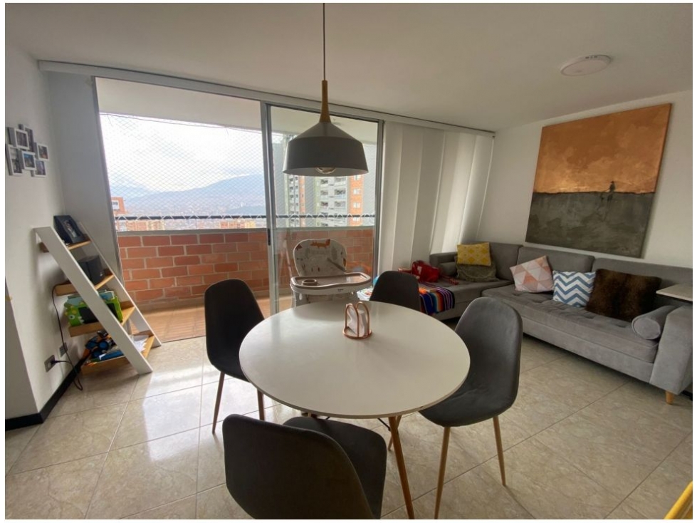 Apartamento en venta en Loma De Los Bernal, Medellín · foto 3 de 17