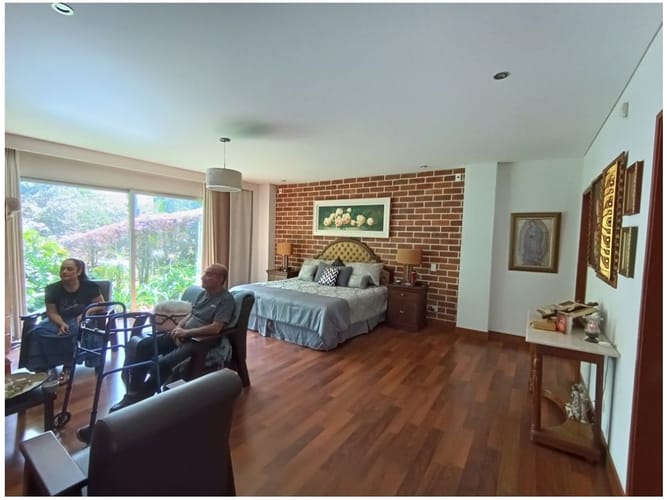 Casa de 5 alcobas en venta en Loma Del Chocho, Envigado, 656 m² · foto 8 de 24