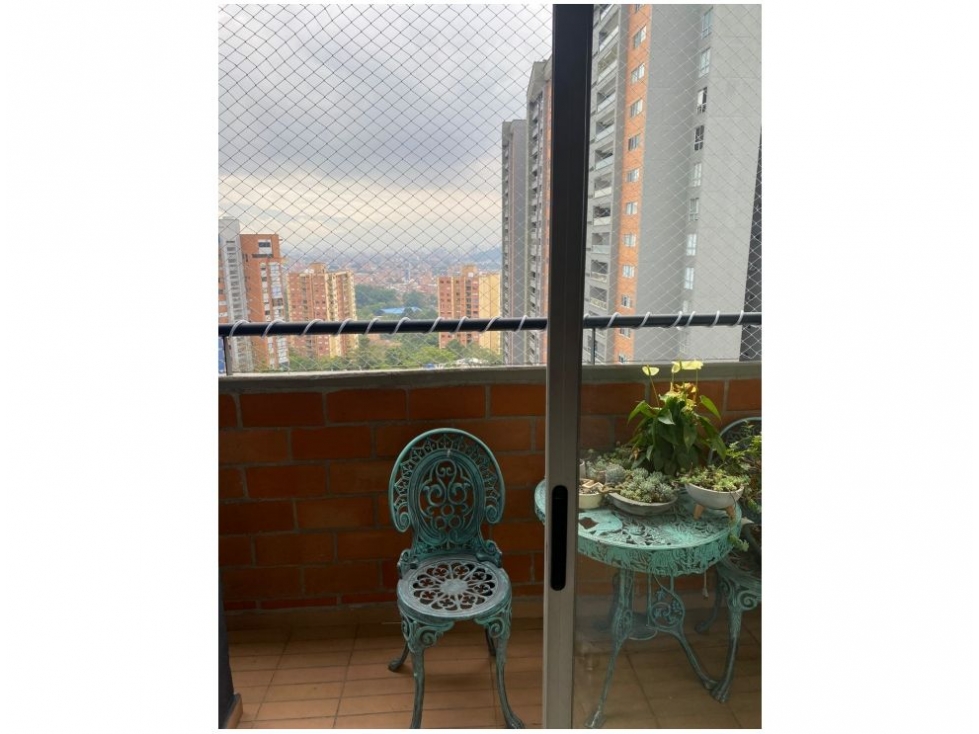 Apartamento en venta en Loma De Los Bernal, Medellín · foto 5 de 17