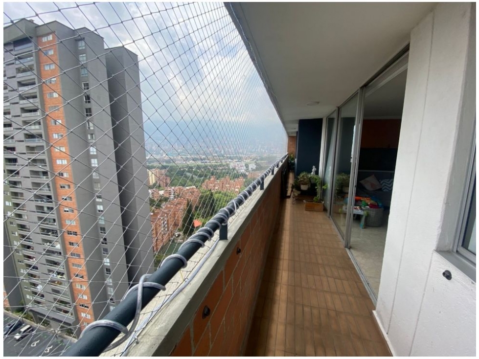 Apartamento en venta en Loma De Los Bernal, Medellín · foto 7 de 17