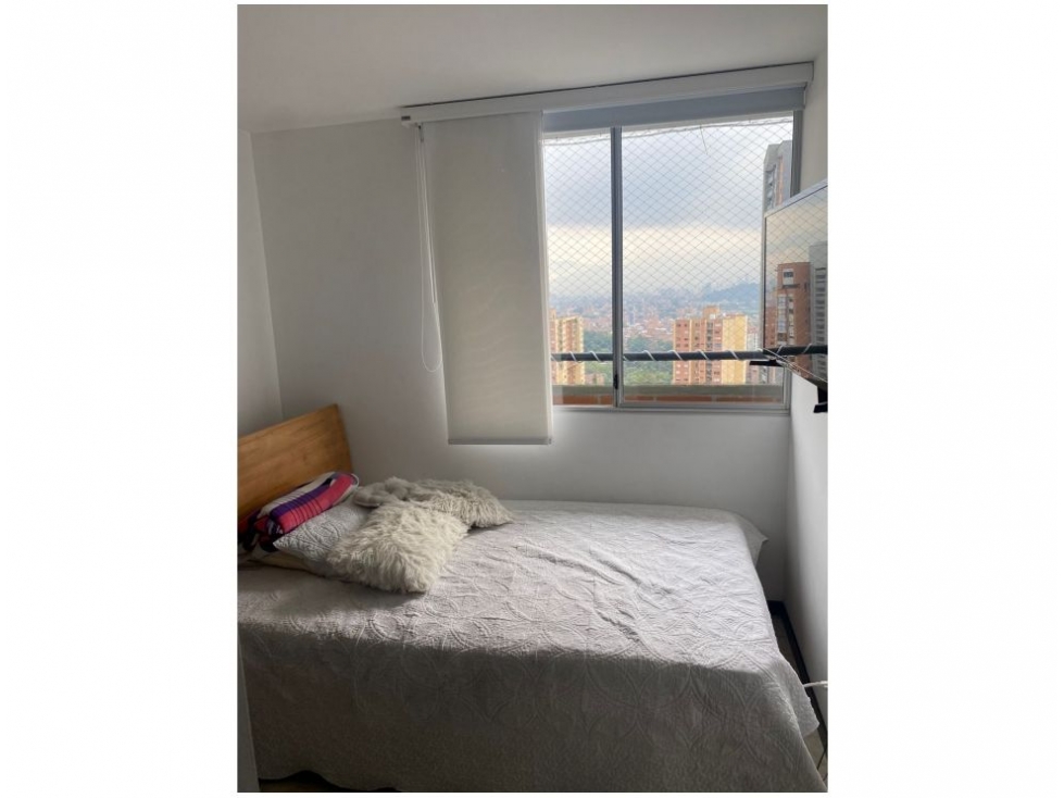 Apartamento en venta en Loma De Los Bernal, Medellín · foto 10 de 17