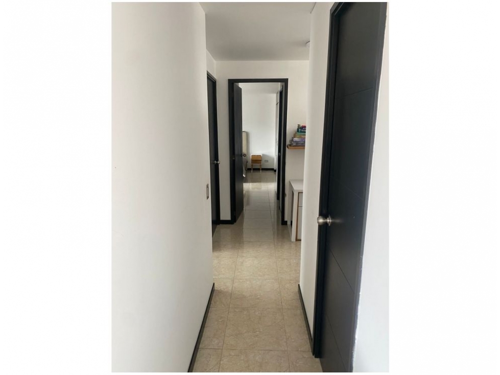 Apartamento en venta en Loma De Los Bernal, Medellín · foto 11 de 17