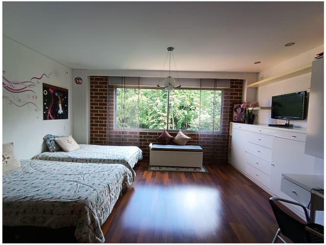 Casa de 5 alcobas en venta en Loma Del Chocho, Envigado, 656 m² · foto 17 de 24