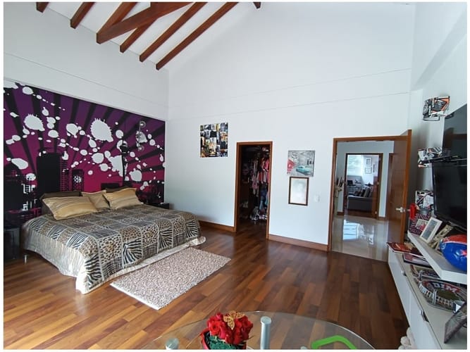 Casa de 5 alcobas en venta en Loma Del Chocho, Envigado, 656 m² · foto 20 de 24