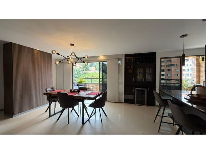 Apartamento de 5 alcobas en venta en Aves Maria, Sabaneta, 236 m² · foto 2 de 24