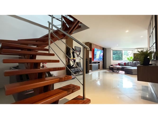 Apartamento de 5 alcobas en venta en Aves Maria, Sabaneta, 236 m² · foto 3 de 24