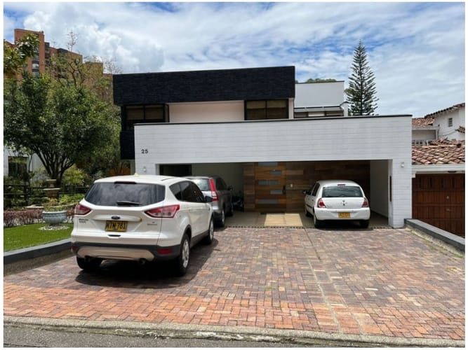 Casa de 5 alcobas en venta en El Poblado, Medellín, 643 m² · foto 2 de 24