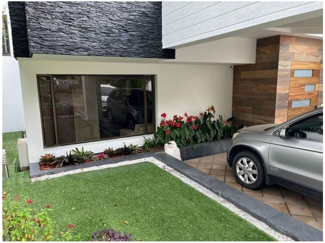 Casa de 5 alcobas en venta en El Poblado, Medellín, 643 m² · foto 3 de 24