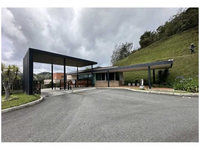 Casa de 3 alcobas en venta en Vía Las Palmas, Envigado, 1330 m² · foto 13 de 15