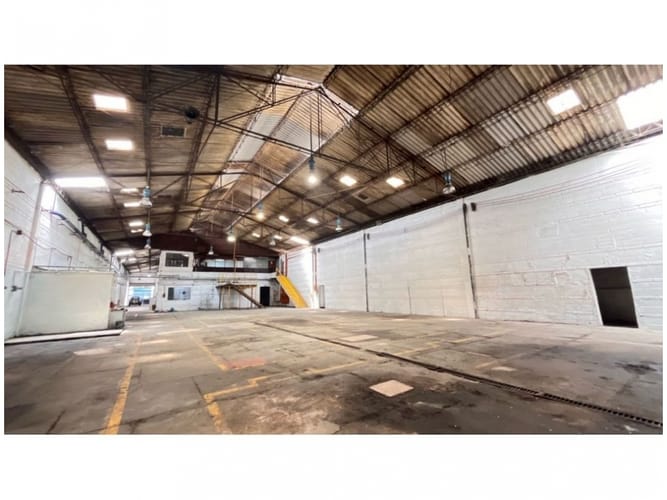 Bodega en venta en Las Mercedes, Itagüí, 2000 m² · foto 2 de 24