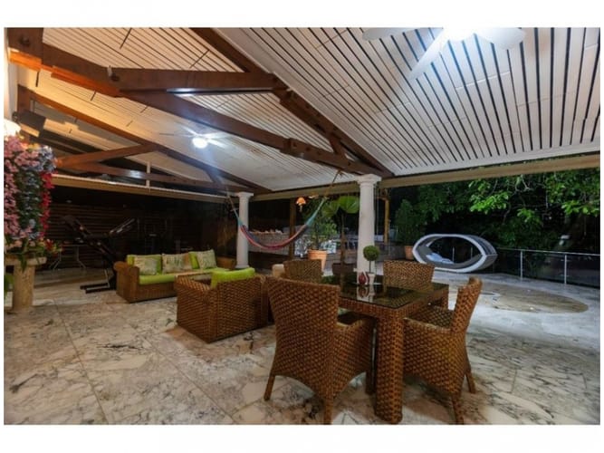 Casa de 5 alcobas en venta en El Poblado, Medellín, 643 m² · foto 17 de 24
