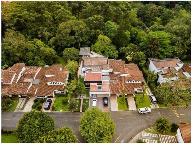 Casa de 5 alcobas en venta en El Poblado, Medellín, 643 m² · foto 22 de 24