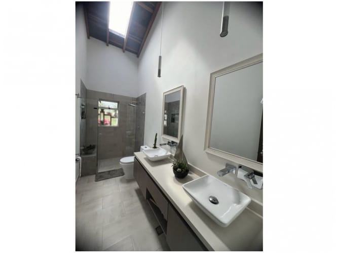 Casa de 4 alcobas en venta en Aves Maria, Sabaneta, 436 m² · foto 9 de 24