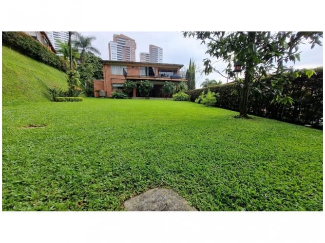Casa de 4 alcobas en venta en El Poblado, Medellín, 294 m² · foto 3 de 24