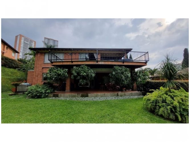 Casa de 4 alcobas en venta en El Poblado, Medellín, 294 m² · foto 4 de 24