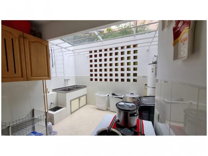 Casa de 4 alcobas en venta en El Poblado, Medellín, 294 m² · foto 5 de 24