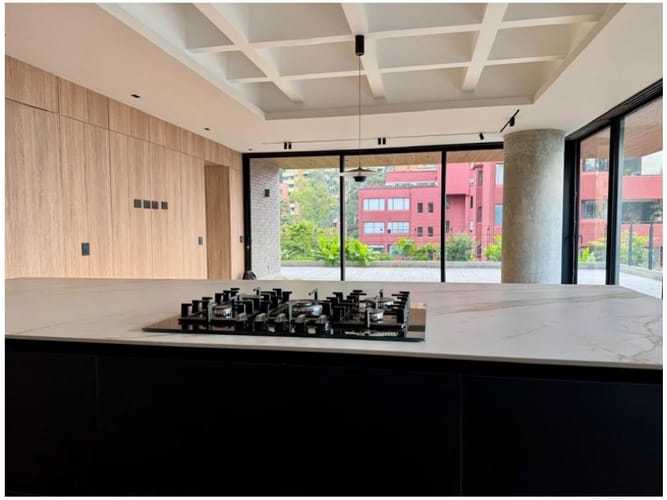 Apartamento de 2 alcobas en venta en Transversal Inferior, Medellín, 267 m² · foto 6 de 24
