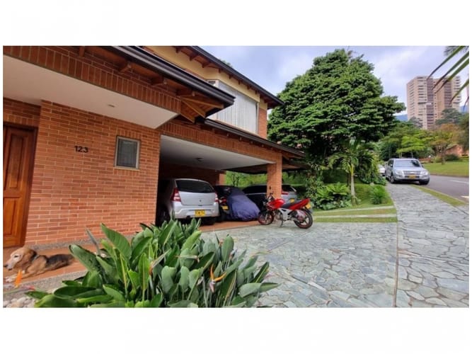 Casa de 4 alcobas en venta en El Poblado, Medellín, 294 m² · foto 8 de 24