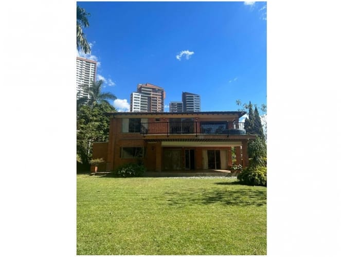 Casa de 4 alcobas en venta en El Poblado, Medellín, 294 m² · foto 13 de 24
