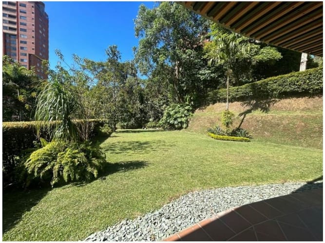 Casa de 4 alcobas en venta en El Poblado, Medellín, 294 m² · foto 14 de 24