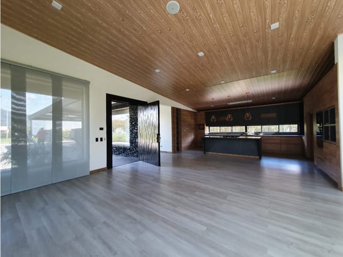 Casa de 3 alcobas en venta en Llano Grande, Rionegro, 540 m² · foto 2 de 24