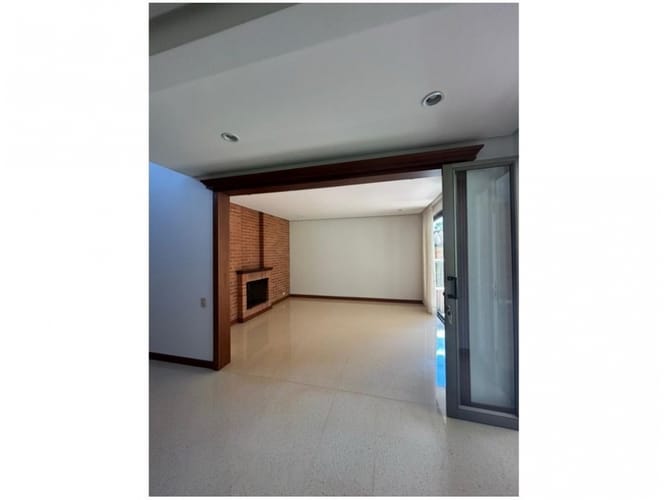 Casa de 4 alcobas en venta en El Poblado, Medellín, 294 m² · foto 19 de 24