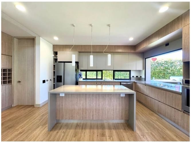 Casa de 3 alcobas en venta en Llano Grande, Rionegro, 1355 m² · foto 3 de 18